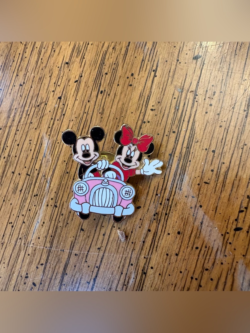 Minnie & Mickey pin